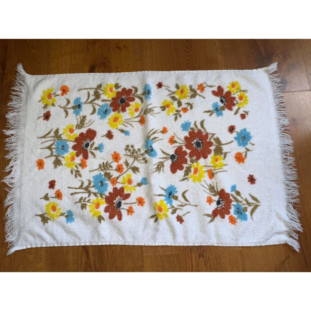 Vintage 1970s Dundee Bath‎ Hand Towel, Floral Boho